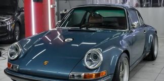 В Киеве замечен эксклюзивный Porsche 911 Singer с карбоновым кузовом