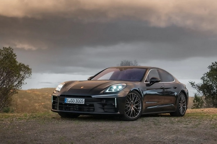 В Україні помічено розкішний ліфтбек Porsche Panamera модельного ряду 2024 року