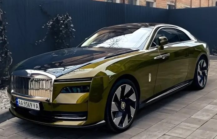 В Україну прибув перший Rolls-Royce Spectre на електричній тязі