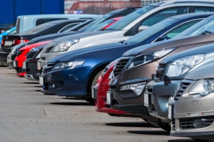 Великий вік автомобілів на дорогах викликає занепокоєння в Європі