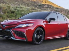 Експерти назвали всі плюси та мінуси Toyota Camry 2024 Експерти назвали всі плюси та мінуси Toyota Camry 2024