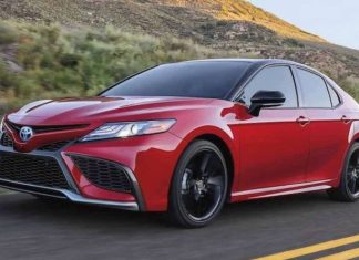 Експерти назвали всі плюси та мінуси Toyota Camry 2024