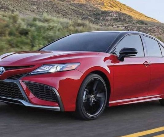 Експерти назвали всі плюси та мінуси Toyota Camry 2024 Експерти назвали всі плюси та мінуси Toyota Camry 2024
