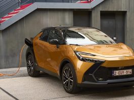 Представлений плагін-гібрид Toyota C-HR на передовій платформі TNGA