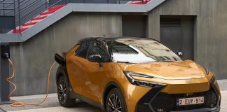 Представлений плагін-гібрид Toyota C-HR на передовій платформі TNGA