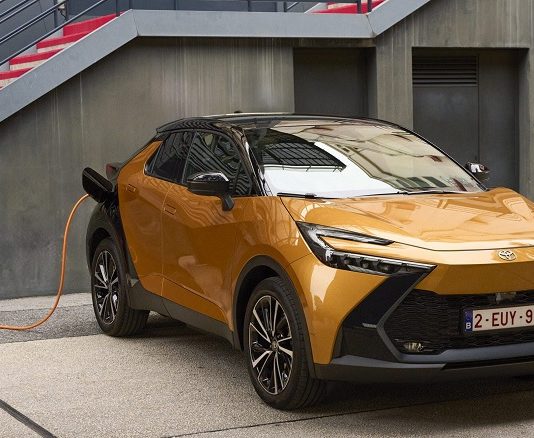 Представлений плагін-гібрид Toyota C-HR на передовій платформі TNGA Представлений плагін-гібрид Toyota C-HR на передовій платформі TNGA