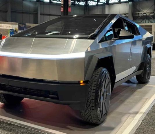 Власники нових Tesla Cybertruck продають їх нелегально, отримуючи величезний прибуток