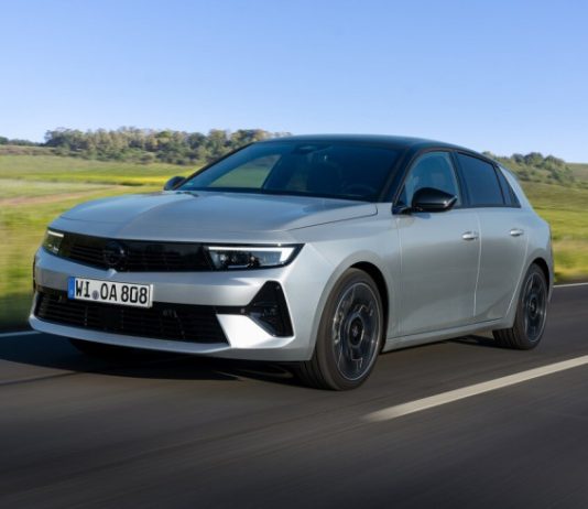 Нова Opel Astra стала гібридом