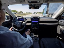 Навколо автопілота Ford розпочинається перевірка після фатальних нічних зіткнень