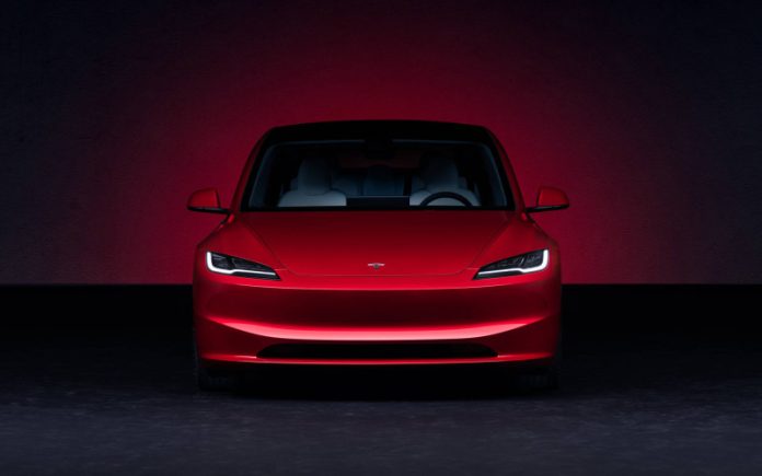 У США розпочато розслідування щодо електромобілів Tesla Model 3 та Model Y