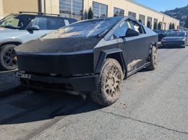 Tesla Cybertruck «втратив» кузовні панелі внаслідок ДТП