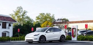 У Tesla почалася нова хвиля зломів