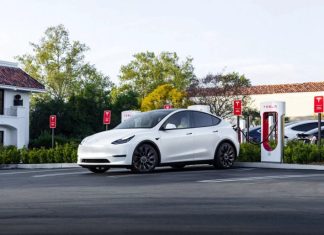 У Tesla почалася нова хвиля зломів