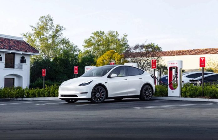 У Tesla почалася нова хвиля зломів