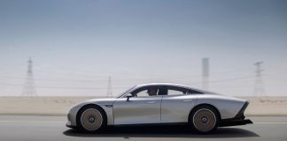 Mercedes-Benz EQXX проїхав 1010 кілометрів на одній зарядці (відео)