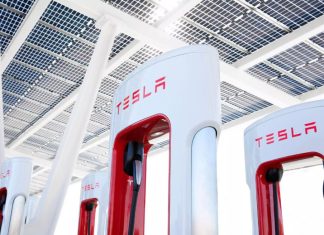 Tesla припинила розвиток Supercharger та звільнила керівників проекту