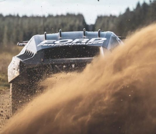 Ford показав перший знімок гоночного супервсюдихода Ranger Raptor для "Дакара"