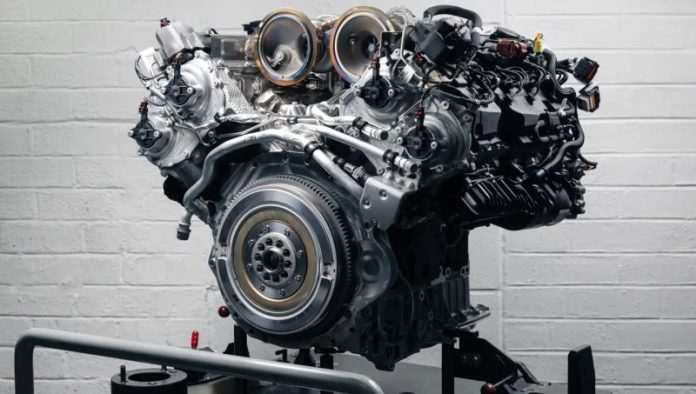Прощай, W12: представлений двигун, який відповідатиме за майбутнє марки Bentley