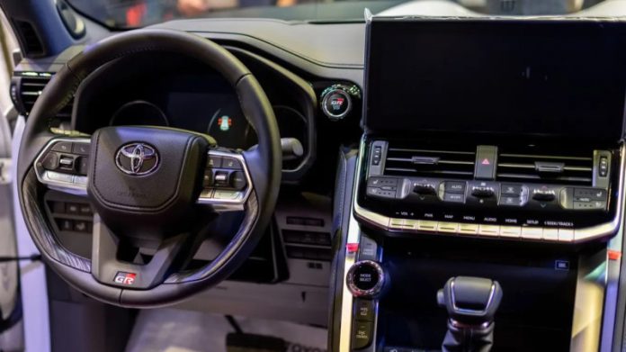 Скандал світового масштабу в автопромі: автовиробники шпигуть за власниками своїх машин