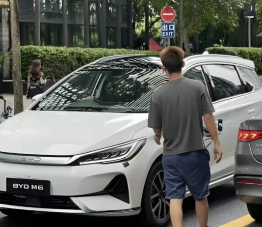 Шпигуни розсекретили новий електричний мінівен BYD M6 Шпигуни розсекретили новий електричний мінівен BYD M6