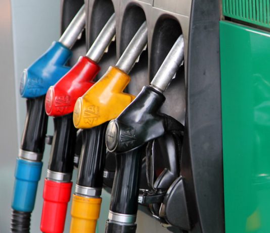 Автоексперт розповів чому не завжди можна економити на паливі Автоексперт розповів чому не завжди можна економити на паливі