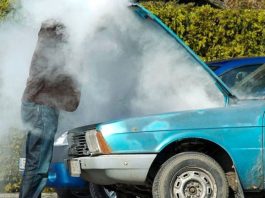 Автоексперти пояснили, що треба робити при перегріві рідини, що охолоджує, в автомобілі