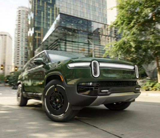 Нові Rivian R1T та R1S: суперкарна динаміка та надпотужна електроніка