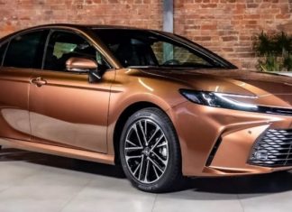 Нова Toyota Camry 2024 вийшла на європейський ринок