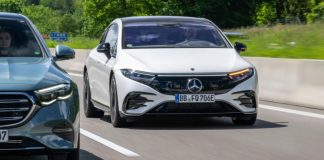 Mercedes-Benz впроваджує функцію автоматичної зміни смуг для 15 моделей