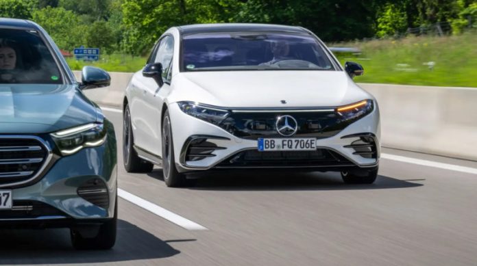 Mercedes-Benz впроваджує функцію автоматичної зміни смуг для 15 моделей