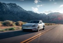 Компанія Tesla відкликала понад 100 тисяч автомобілів через ремені безпеки