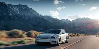 Компанія Tesla відкликала понад 100 тисяч автомобілів через ремені безпеки