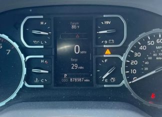 Американець проїхав 1,4 млн км на Toyota Tundra: ось що зламалося
