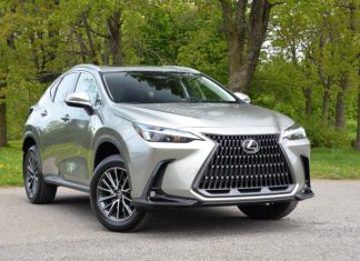 Lexus готується до запуску спортивного автомобіля з потужним ДВЗ