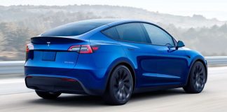 Ілон Маск закликав клієнтів Tesla не чекати на вихід оновленої Model Y цього року