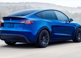 Ілон Маск закликав клієнтів Tesla не чекати на вихід оновленої Model Y цього року