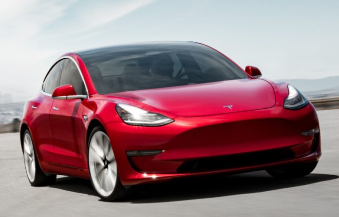 Tesla відкличе понад 125 тисяч електромобілів