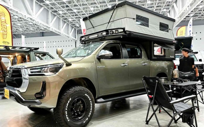 Представлений двоповерховий Toyota Hilux: у ньому можна жити трьом мандрівникам