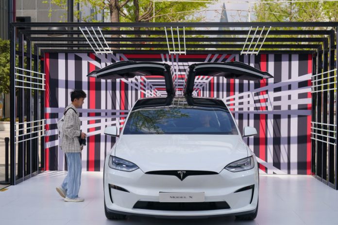 Tesla покращить свої електромобілі рядом корисних опцій