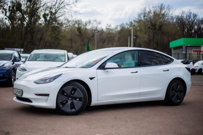 Аналітики зафіксували падіння цін на Tesla Model Y