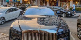 Елітний Rolls-Royce за шалені гроші помічений в Україні