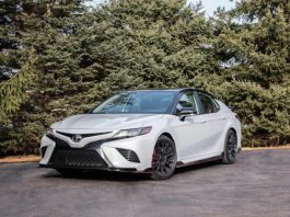 Експерти розповіли, яка Toyota Camry найдешевша в обслуговуванні
