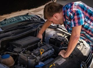 Водіям розповіли, чим шкодить спека автомобільному акумулятору