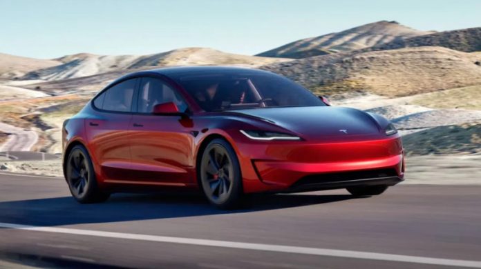 Tesla представила оновлену Model 3 зі збільшеним запасом ходу