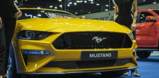 Ford представив адаптивні фари, що слідкують за очима водія