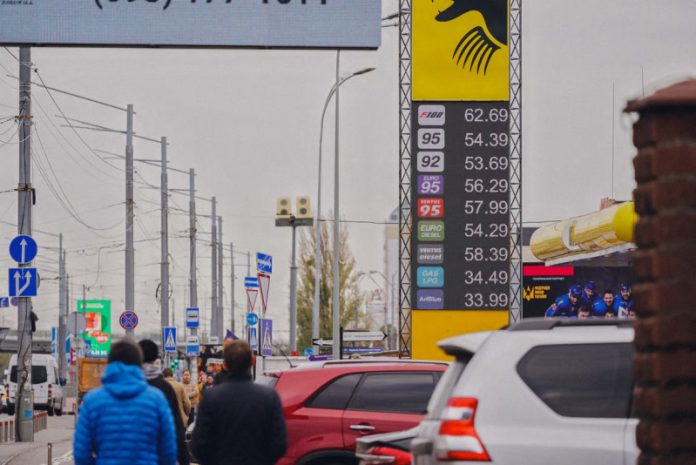 Ціни на бензин в Україні зростуть більш ніж на 8 грн