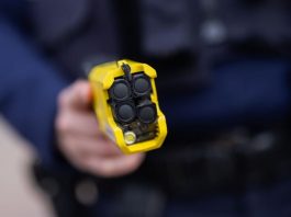 Поліцейські в Україні можуть отримати право використовувати електрошокери Поліцейські в Україні можуть отримати право використовувати електрошокери