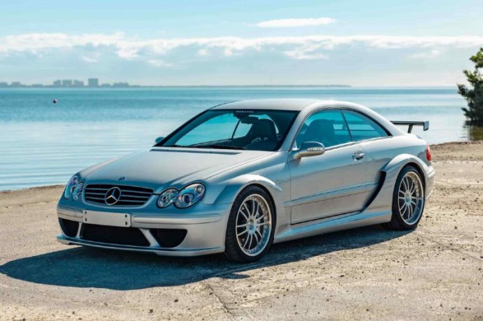 На продаж виставили дуже рідкісний Mercedes CLK DTM AMG