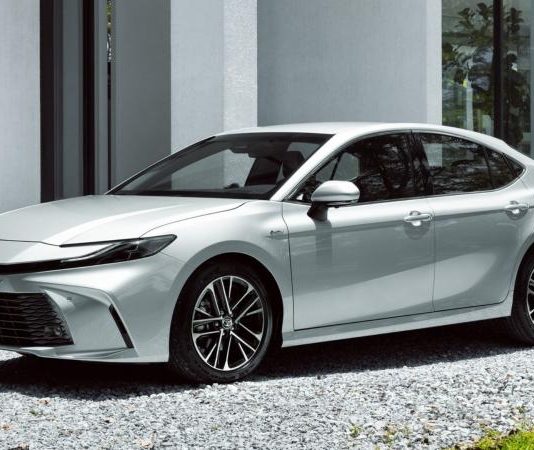 Toyota готується до випуску ще одного варіанта Camry (фото) Toyota готується до випуску ще одного варіанта Camry (фото)
