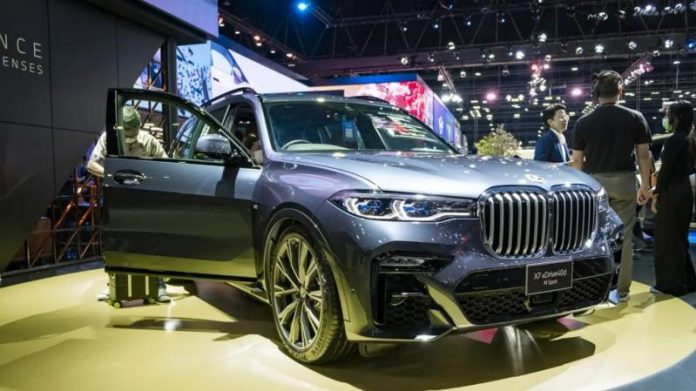 BMW працює над новими бензиновими двигунами